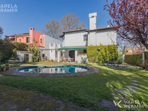 Casa 6 ambientes con 2 baños