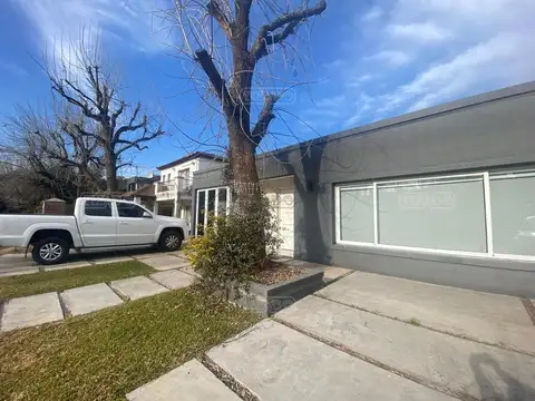 Casa Chalet  en Alquiler en Banco Provincia, Francisco Álvarez, Moreno