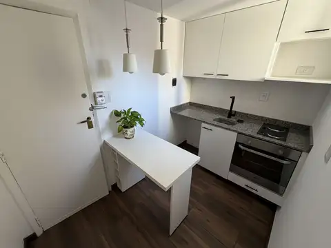 VENTA DPTO SEMIPISO 4 AMBIENTES LUMINOSO CON BALCÓN REFACCIONADO A NUEVO