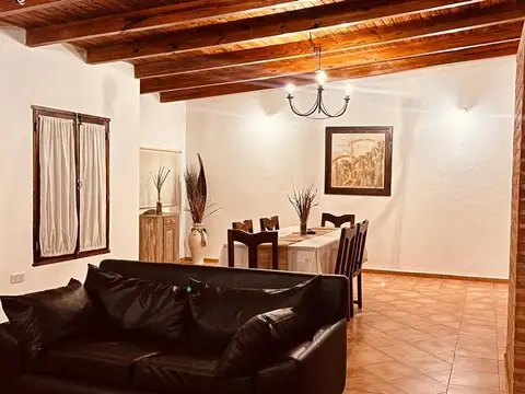 Casa en Alquiler Temporal con 1 cochera