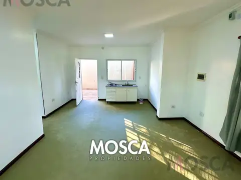 Casa en Alquiler con 1 cochera