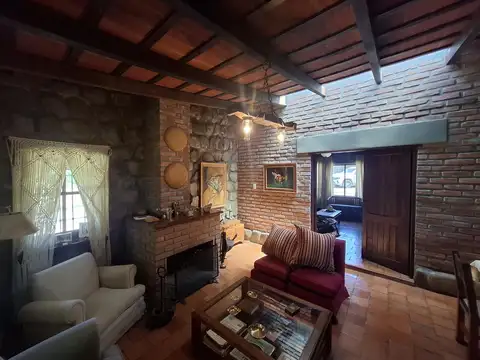 CASA DE CAMPO. Av. Guemes. Vaqueros