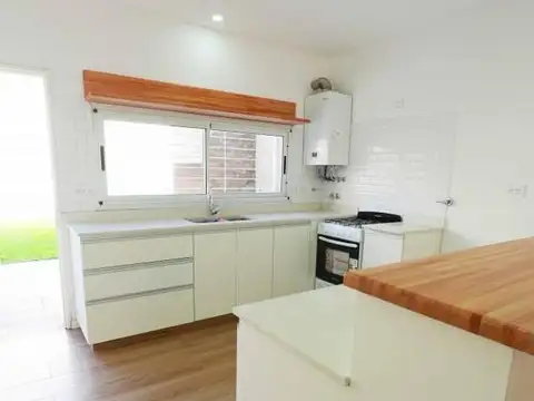 Casa en Venta con 1 cochera