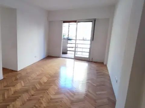 4 AMB AL FTE C/BALCÓN  Y 2 BAÑOS. (SUP. CUB 64 M2, PATIO CUB 5 M2, BALCÓN 9 M2, SUP, TOTAL 78 M2). MUY BUEN ESTADO,  PATIO 3X1,80. MUY LUMINOSO. EXCE