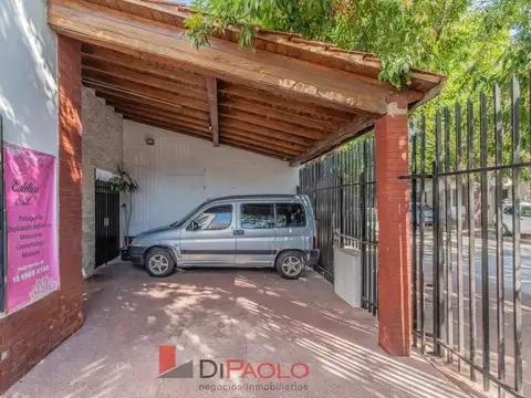 Casa 7 ambientes con 1 baño