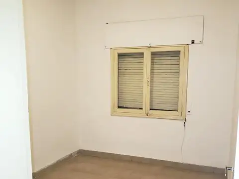 Casa 7 ambientes con 1 baño