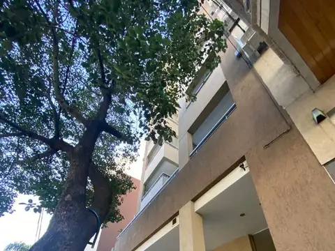 Av. Larrazabal 100, Piso 1