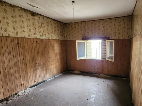 Casa 7 ambientes con 1 baño