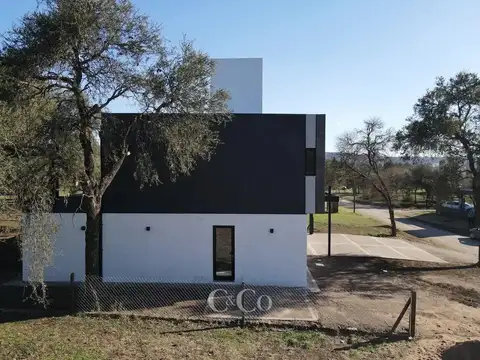 Casa 7 ambientes con 3 baños