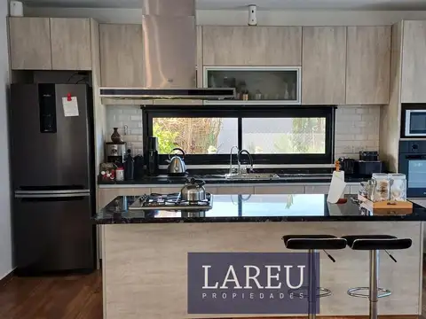 Casa 5 ambientes con 3 baños