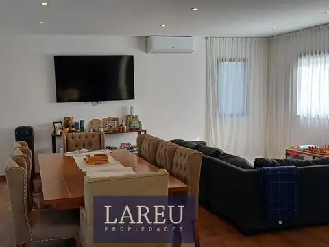 Casa en Venta con 4 cocheras