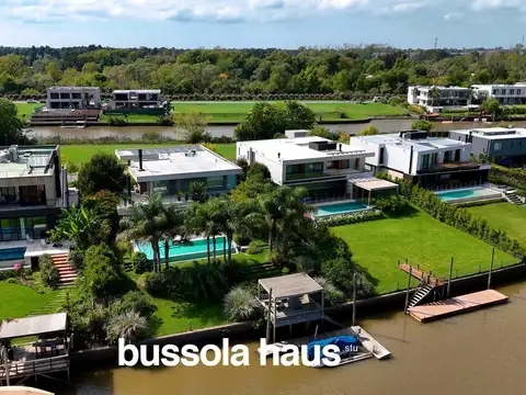 Casa en Venta en Albanueva, USD 2.200.000