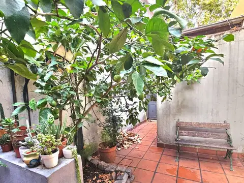 Casa a reciclar en  Almagro lote propio