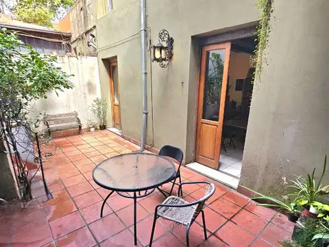 Venta Casa a reciclar en  Almagro lote propio