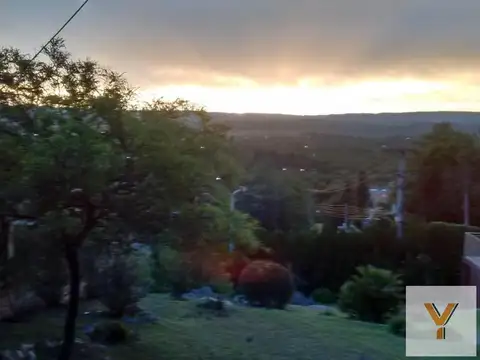 Casa en venta - 4 Dormitorios 3 Baños - Villa Carlos Paz