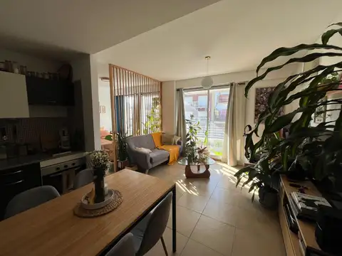 vVENTA APTO CREDITO  VILLA URQUIZA 2 AMBIENTES IMPECABLE. BAJAS EXPENSAS