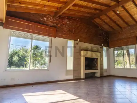 Casa 5 ambientes con 2 baños