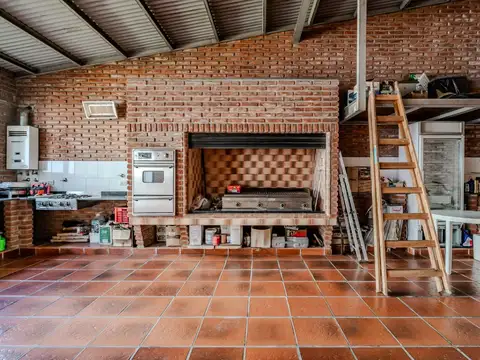 Casa 5 ambientes con 3 baños