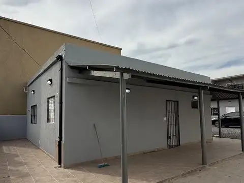 Casa en Alquiler con 1 cochera