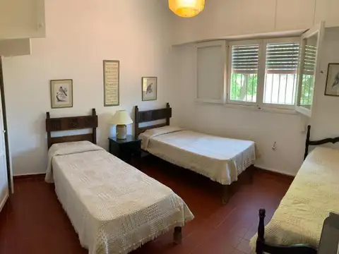 Casa 6 ambientes con 4 baños