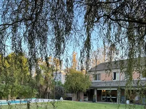 Casa 5 AMB en venta en barrio Los Pilares lote de 807,77 m2