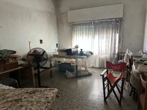 CASA 6 AMBIENTES AVELLANEDA 2 FAMILIAS O QUINCHO