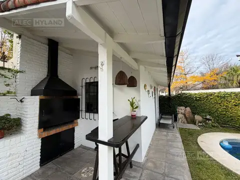 Casa 4 ambientes con 2 baños