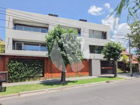 Departamento 4 ambientes con dos cocheras fijas