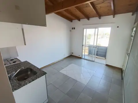 VENTA depto 2/3 amb / balcon frontal / patio