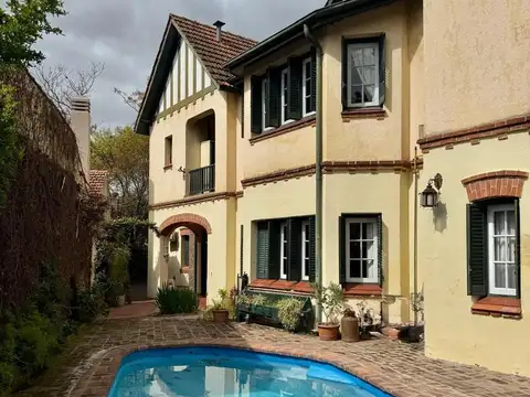 Casa en Venta con 3 cocheras