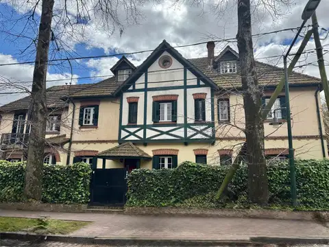 Chalet Ingles en Venta Barrio Parque Aguirre  Acassuso 6 dormitorios