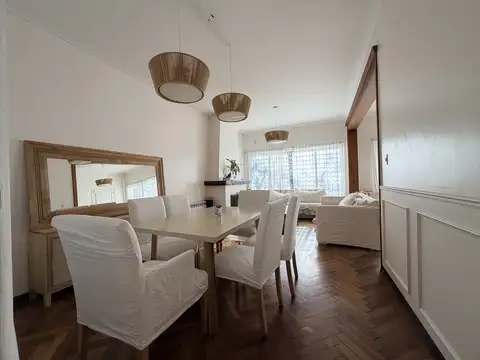 Casa en Alquiler con 2 cocheras