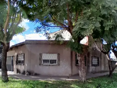 Casa en alquiler temporario c/ cochera en San Miguel