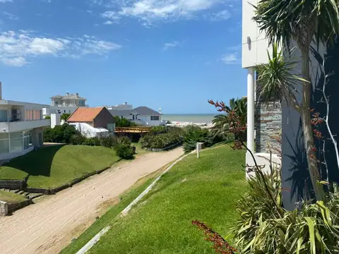 Casa en Venta en Carilo, USD 1.900.000