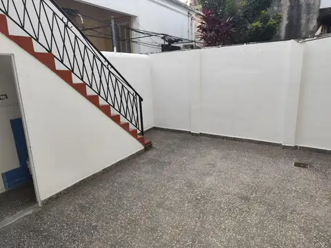 Depto Tipo Casa en Alquiler con 1 cocheras