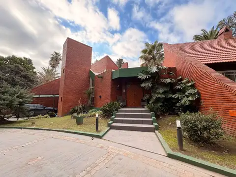 CASA EN VENTA 5 AMB C/PQUE. Y PILETA EL PARAÍSO