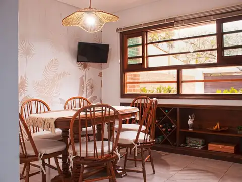 Casa 6 ambientes con 2 baños