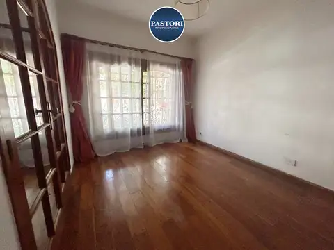 ALQUILER DE CASA DE  OLIVOS 3 AMB C/ COCHERA Y PATIO