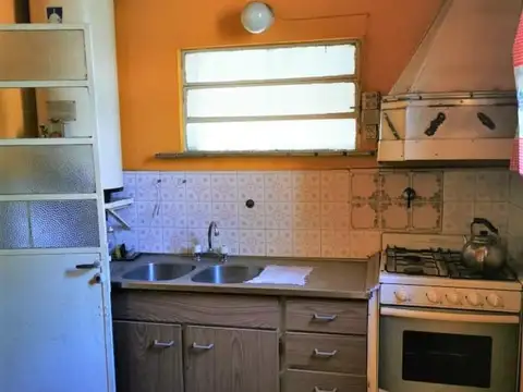 Casa 3 ambientes con 1 baño