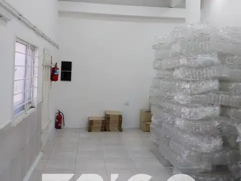 Galpon en Venta 40  mts Fondo