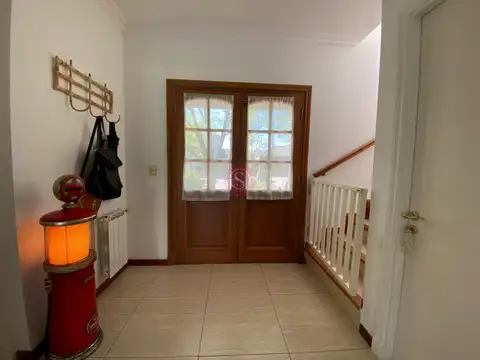 Casa 4 ambientes con 3 baños
