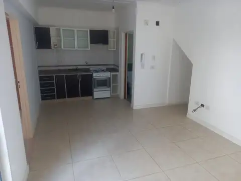 PH 2 Ambientes con patio - 10 Años de Antiguedad