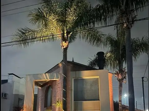 Excelente Casa En Venta En Champagnat
