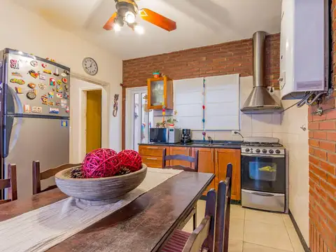 Casa 5 ambientes con 2 baños