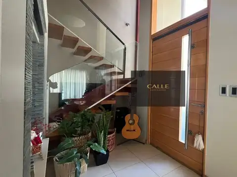Casa 4 ambientes con 3 baños