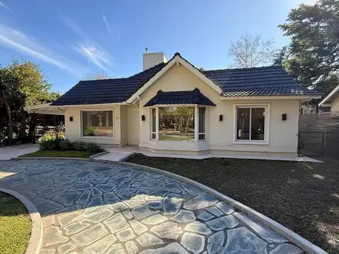 Casa moderna en La Cascada - Pilar - G.B.A. Zona Norte – Suite en planta baja, jardín y galería con