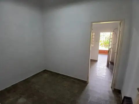 Casa 6 ambientes con 1 baño