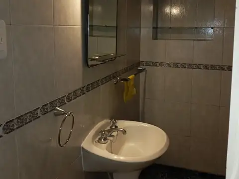 USO COMERCIAL O PROFESIONAL. CASA CON ESPACIO VERDE