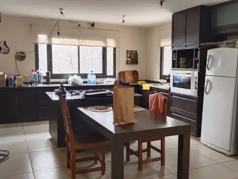 Casa 6 ambientes con 3 baños