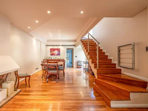 Casa 8 ambientes con 4 baños
